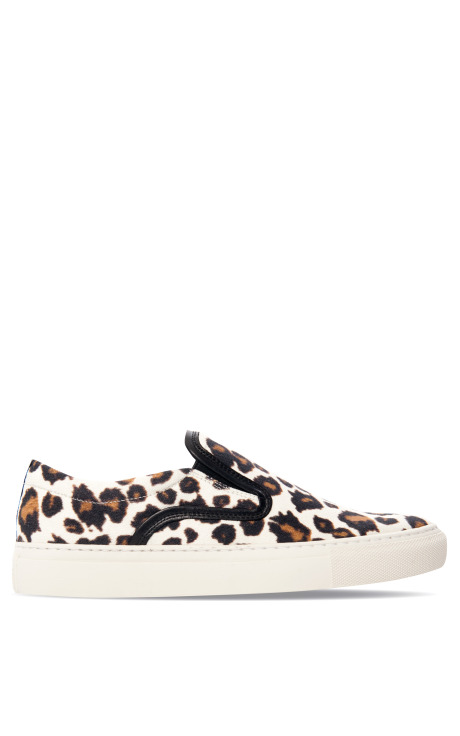 essential trending, claire fabb, style by yellow button, slip on sneakers, mother of pearl, essential trending, claire fabb, style by yellow button, slip on sneakers, mother of pearl, trend, womens fashion, style, fashion, trend, buy it, shop it, modaoperandi