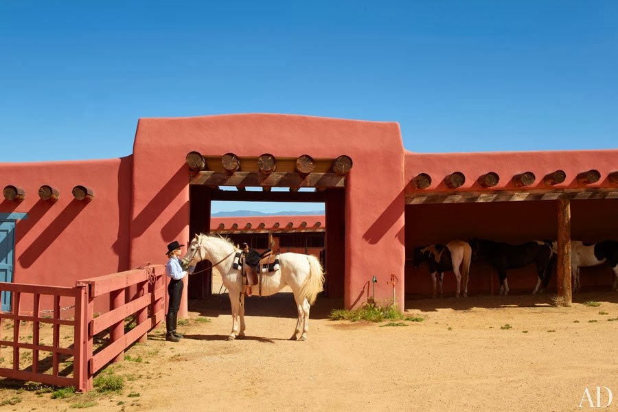 item0.rendition.slideshowWideHorizontal.jane-fonda-new-mexico-ranch-01-jane-fonda-horse-stables.jpg
