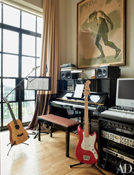 item10.rendition.slideshowVertical.bette-midler-manhattan-penthouse-22-music-area-library