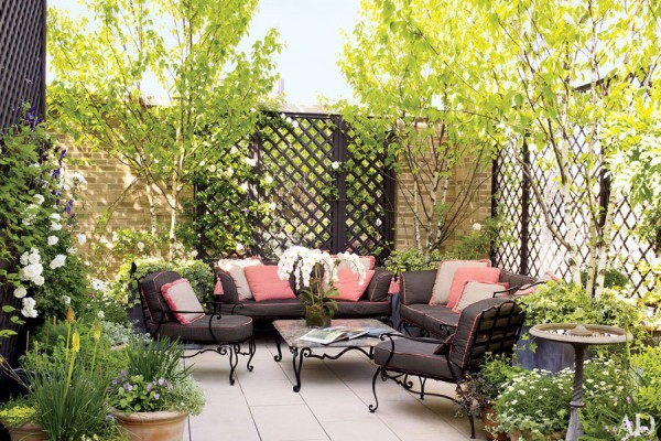 item20.rendition.slideshowHorizontal.bette-midler-manhattan-penthouse-09-terrace-lounge-area