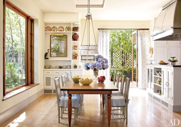 item5.rendition.slideshowVertical.bette-midler-manhattan-penthouse-05-kitchen-dining-area