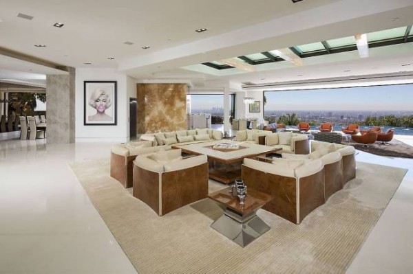 Beyonce and Jay Z, On The Run tour, power couple, entertainment, interior style, inside Beyonce and Jay Z's mansion in Beverley Hills, Hollywood, Queen Bey, on the market, Elle Decor, Beyonce, Jay Z, Blue Ivy, Claire Fabb, Style by Yellow Button, sbyb