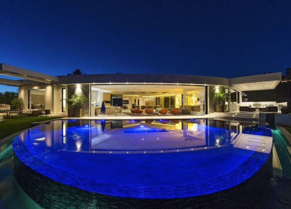 Beyonce and Jay Z, On The Run tour, power couple, entertainment, interior style, inside Beyonce and Jay Z's mansion in Beverley Hills, Hollywood, Queen Bey, on the market, Elle Decor, Beyonce, Jay Z, Blue Ivy, Claire Fabb, Style by Yellow Button, sbyb