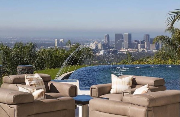 Beyonce and Jay Z, On The Run tour, power couple, entertainment, interior style, inside Beyonce and Jay Z's mansion in Beverley Hills, Hollywood, Queen Bey, on the market, Elle Decor, Beyonce, Jay Z, Blue Ivy, Claire Fabb, Style by Yellow Button, sbyb