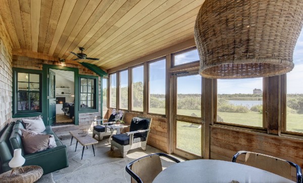 1441131474-julianne-moore-montauk-house-4