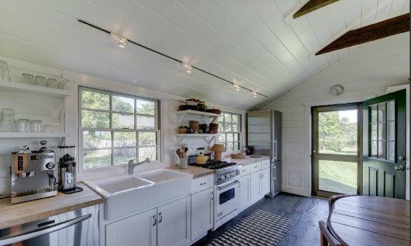 1441131552-julianne-moore-montauk-house-6