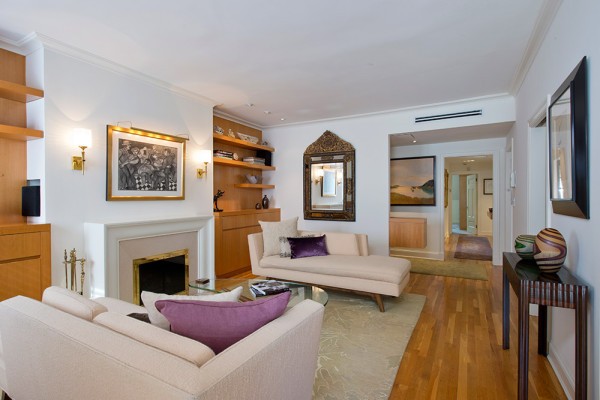 Anne-Hathaway-New-York-City-Condo-Living-Room